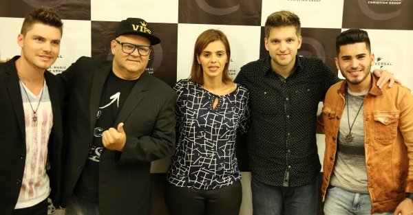 Leandro Luz, Thiago Caires, Luis Felipe e DJ Kaju assinam contrato com a Universal